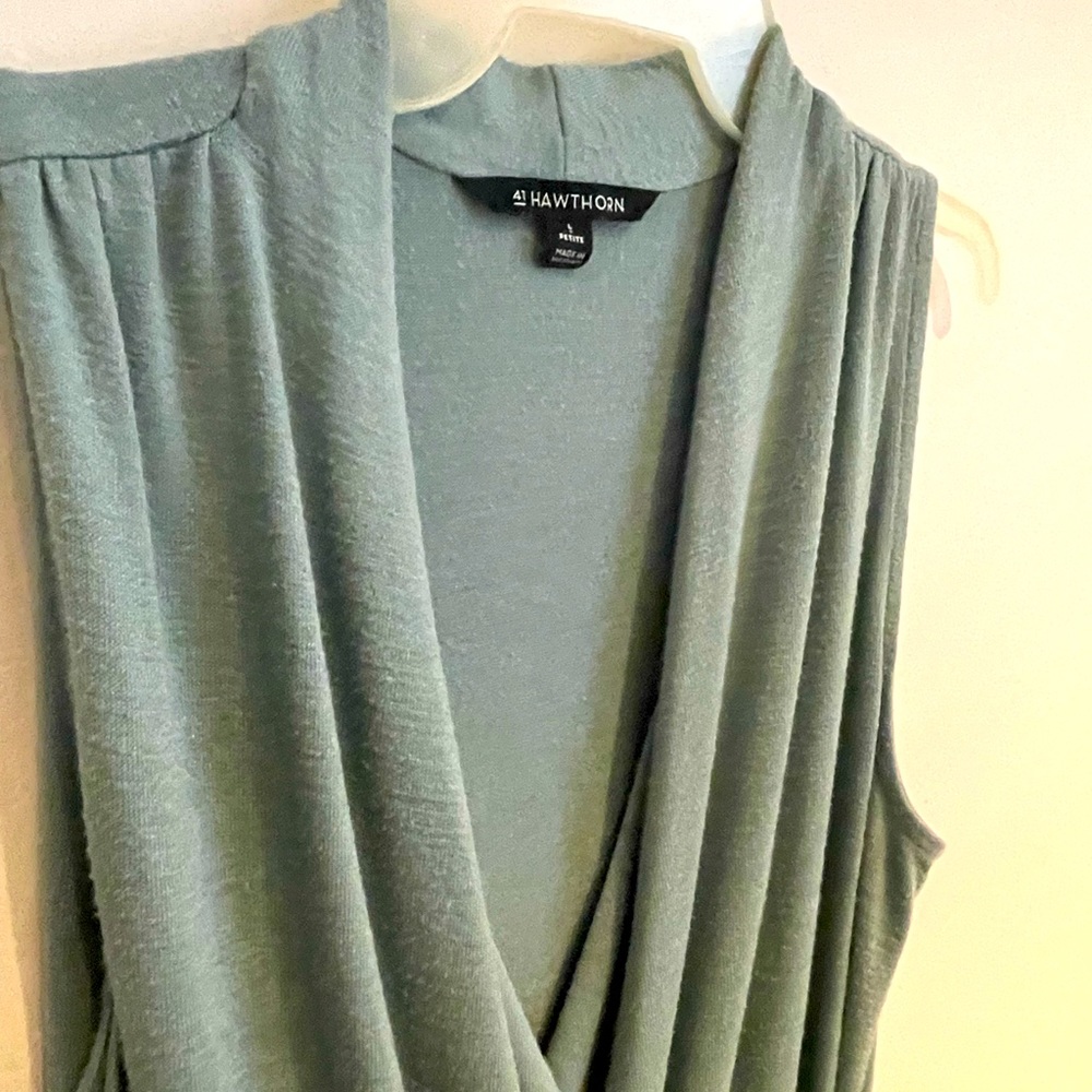 NWOT 41 Hawthorne tunic length, sleeveless, v neck w/ side. Teal